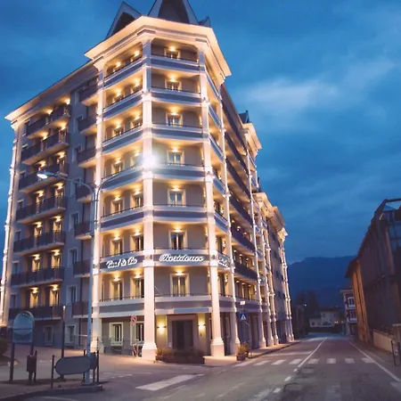 Aparthotel Carl&do 4*