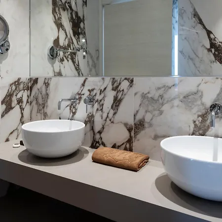 Carl&do באוונו