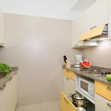 Carl&do 4* באוונו