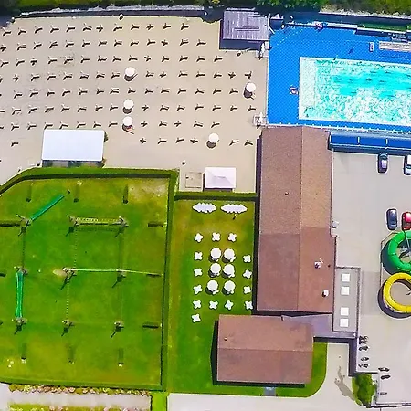 Carl&do מלון דירות 4*